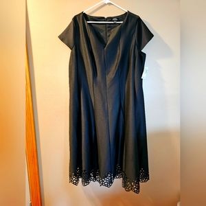 Dressbarn Roz & Ali Woman's black A line dress NWT cap sleeve gorgeous hemline